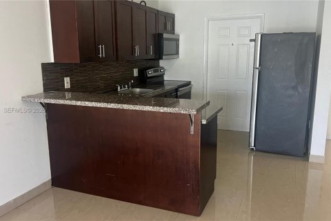 Condominio en alquiler en Miami, Florida, 2 dormitorios, 85.47 m2 № 2056718 - foto 5