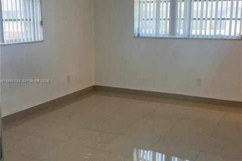 Condominio en alquiler en Miami, Florida, 2 dormitorios, 85.47 m2 № 2056718 - foto 9