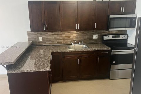 Condominio en alquiler en Miami, Florida, 2 dormitorios, 85.47 m2 № 2056718 - foto 4