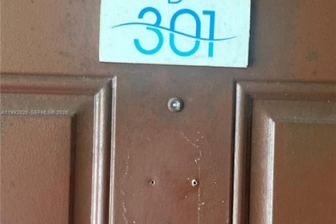 Condominio en alquiler en Miami, Florida, 2 dormitorios, 85.47 m2 № 2056718 - foto 22