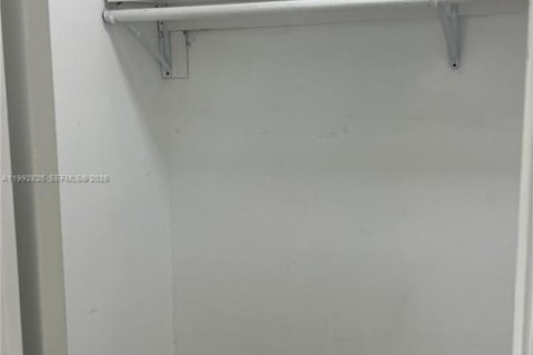 Condominio en alquiler en Miami, Florida, 2 dormitorios, 85.47 m2 № 2056718 - foto 10