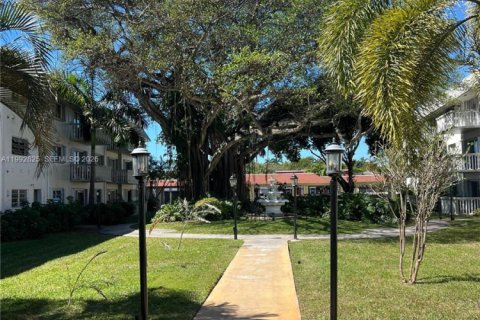 Condominio en alquiler en Miami, Florida, 2 dormitorios, 85.47 m2 № 2056718 - foto 16
