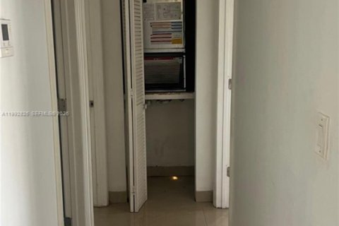 Condominio en alquiler en Miami, Florida, 2 dormitorios, 85.47 m2 № 2056718 - foto 7