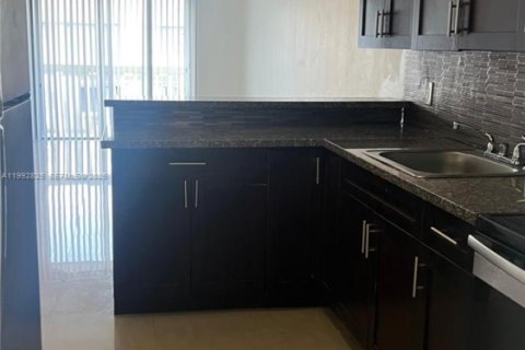 Condominio en alquiler en Miami, Florida, 2 dormitorios, 85.47 m2 № 2056718 - foto 6