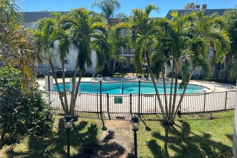 Condominio en alquiler en Miami, Florida, 2 dormitorios, 85.47 m2 № 2056718 - foto 15