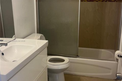 Condominio en alquiler en Miami, Florida, 2 dormitorios, 85.47 m2 № 2056718 - foto 14