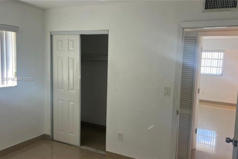 Condominio en alquiler en Miami, Florida, 2 dormitorios, 85.47 m2 № 2056718 - foto 13
