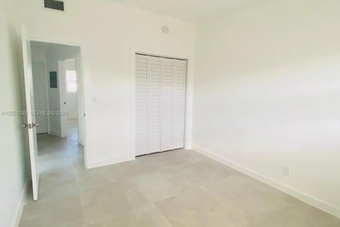 House in North Miami Beach, Florida 2 bedrooms, 92.9 sq.m. № 2251086 - photo 17