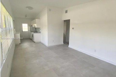 House in North Miami Beach, Florida 2 bedrooms, 92.9 sq.m. № 2251086 - photo 4