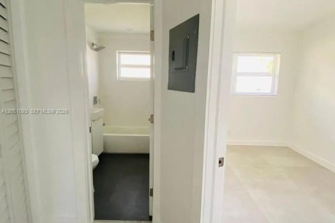 House in North Miami Beach, Florida 2 bedrooms, 92.9 sq.m. № 2251086 - photo 8
