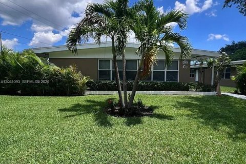 House in North Miami Beach, Florida 2 bedrooms, 92.9 sq.m. № 2251086 - photo 24
