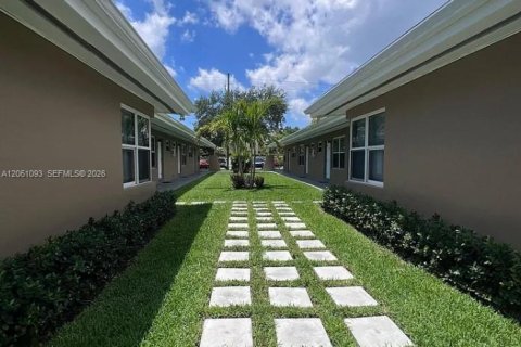 House in North Miami Beach, Florida 2 bedrooms, 92.9 sq.m. № 2251086 - photo 25
