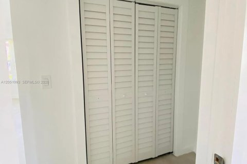 House in North Miami Beach, Florida 2 bedrooms, 92.9 sq.m. № 2251086 - photo 11