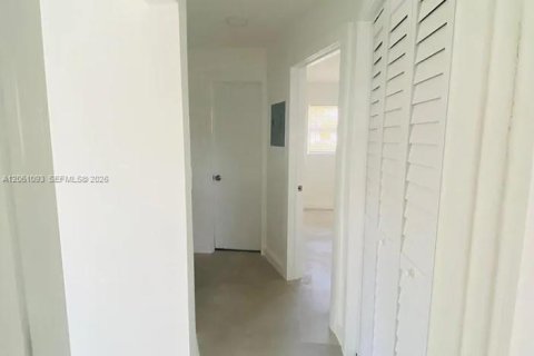 House in North Miami Beach, Florida 2 bedrooms, 92.9 sq.m. № 2251086 - photo 16