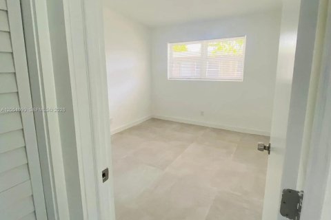 House in North Miami Beach, Florida 2 bedrooms, 92.9 sq.m. № 2251086 - photo 20