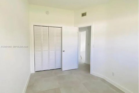House in North Miami Beach, Florida 2 bedrooms, 92.9 sq.m. № 2251086 - photo 19