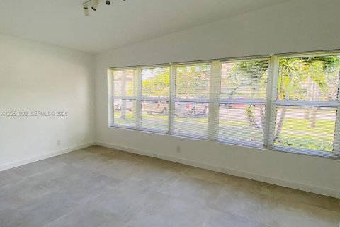House in North Miami Beach, Florida 2 bedrooms, 92.9 sq.m. № 2251086 - photo 3