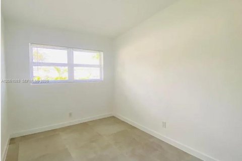 House in North Miami Beach, Florida 2 bedrooms, 92.9 sq.m. № 2251086 - photo 18