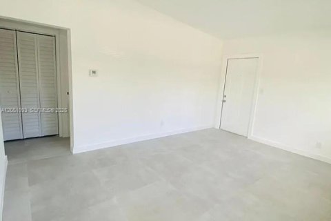 House in North Miami Beach, Florida 2 bedrooms, 92.9 sq.m. № 2251086 - photo 7