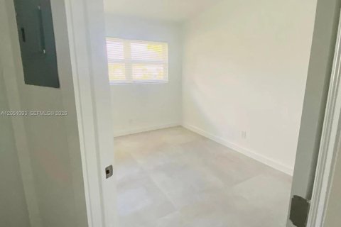 House in North Miami Beach, Florida 2 bedrooms, 92.9 sq.m. № 2251086 - photo 14
