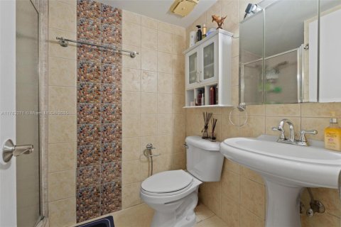Купить кондоминиум в Майами, Флорида 2 спальни, 73.67м2, № 1705696 - фото 20