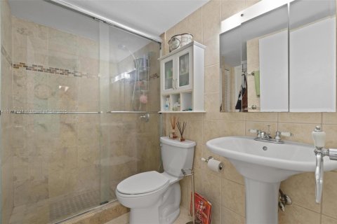 Купить кондоминиум в Майами, Флорида 2 спальни, 73.67м2, № 1705696 - фото 17