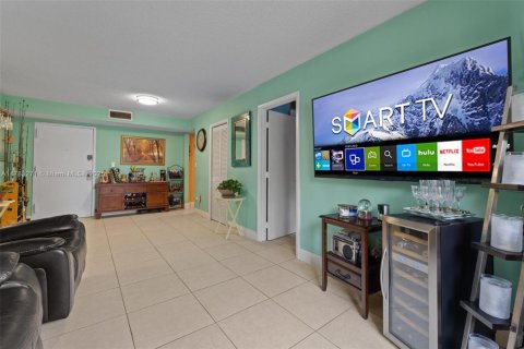 Купить кондоминиум в Майами, Флорида 2 спальни, 73.67м2, № 1705696 - фото 10