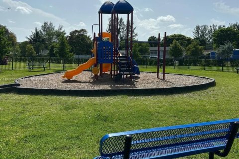 Adosado en venta en Miami, Florida, 3 dormitorios, 149.76 m2 № 1968755 - foto 15