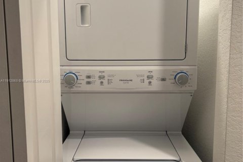 Adosado en venta en Miami, Florida, 3 dormitorios, 149.76 m2 № 1968755 - foto 11