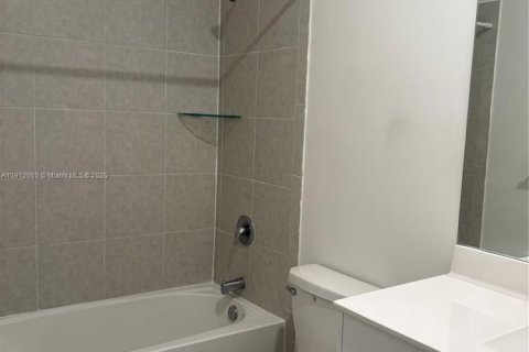 Adosado en venta en Miami, Florida, 3 dormitorios, 149.76 m2 № 1968755 - foto 8