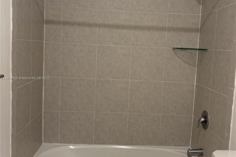 Adosado en venta en Miami, Florida, 3 dormitorios, 149.76 m2 № 1968755 - foto 10