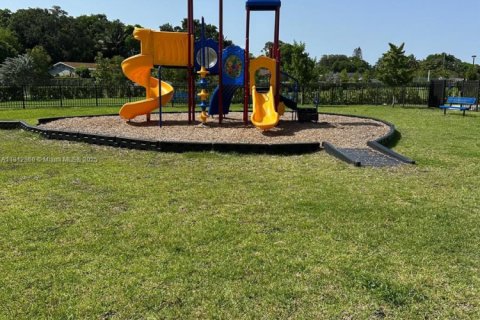 Adosado en venta en Miami, Florida, 3 dormitorios, 149.76 m2 № 1968755 - foto 13