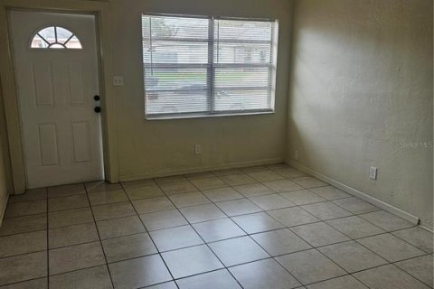 Commercial property in Saint Petersburg, Florida 4 bedrooms, 132.94 sq.m. № 1569331 - photo 4