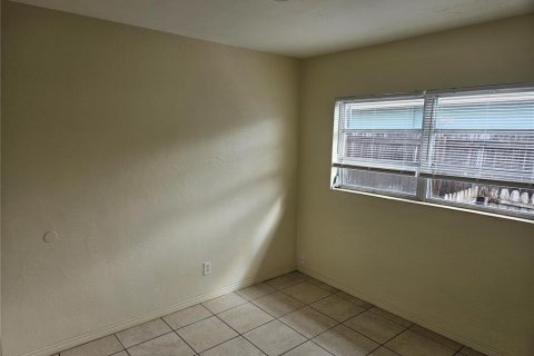 Commercial property in Saint Petersburg, Florida 4 bedrooms, 132.94 sq.m. № 1569331 - photo 10