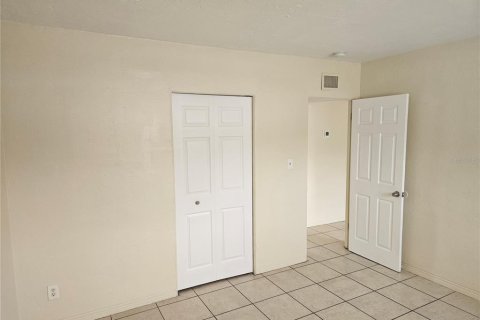 Commercial property in Saint Petersburg, Florida 4 bedrooms, 132.94 sq.m. № 1569331 - photo 6
