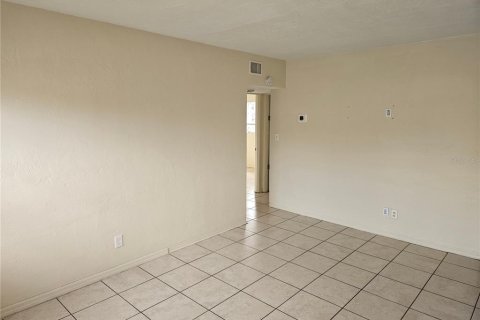 Commercial property in Saint Petersburg, Florida 4 bedrooms, 132.94 sq.m. № 1569331 - photo 7