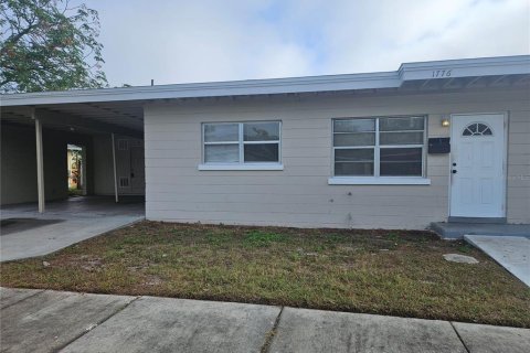 Commercial property in Saint Petersburg, Florida 4 bedrooms, 132.94 sq.m. № 1569331 - photo 1