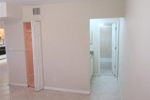 Copropriété à vendre à Lauderhill, Floride: 1 chambre, 78.04 m2 № 2046475 - photo 5