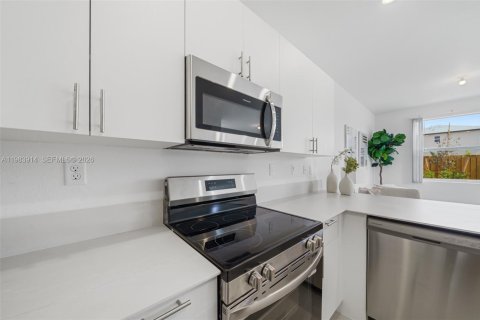 Townhouse in Florida City, Florida 4 bedrooms, 129.41 sq.m. № 2046703 - photo 7