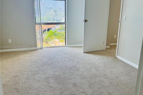 Снять в аренду кондоминиум в Норт-Майами, Флорида 2 спальни, 97.55м2, № 1897919 - фото 9