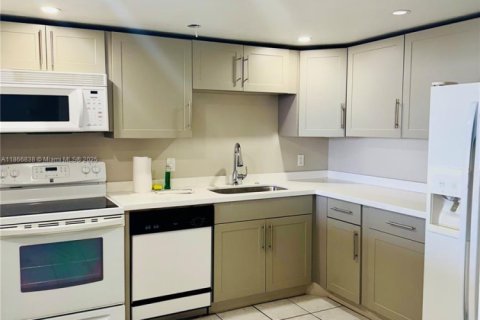 Снять в аренду кондоминиум в Норт-Майами, Флорида 2 спальни, 97.55м2, № 1897919 - фото 4