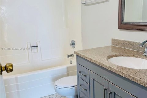 Снять в аренду кондоминиум в Норт-Майами, Флорида 2 спальни, 97.55м2, № 1897919 - фото 7