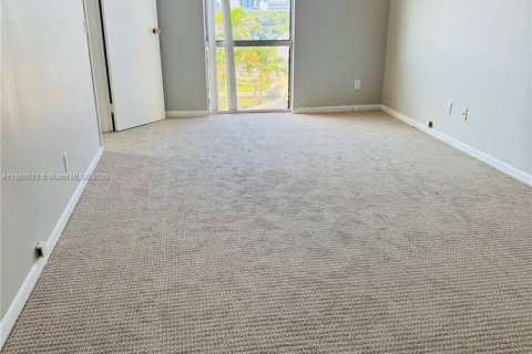 Снять в аренду кондоминиум в Норт-Майами, Флорида 2 спальни, 97.55м2, № 1897919 - фото 8