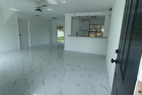 House in Ocala, Florida 2 bedrooms, 97.55 sq.m. № 2232150 - photo 3