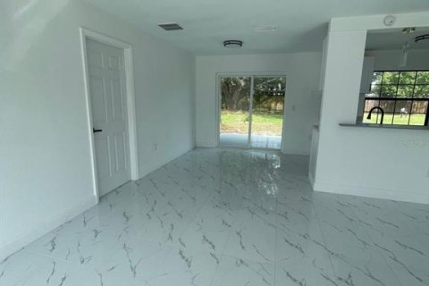 House in Ocala, Florida 2 bedrooms, 97.55 sq.m. № 2232150 - photo 4