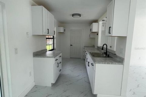 House in Ocala, Florida 2 bedrooms, 97.55 sq.m. № 2232150 - photo 5