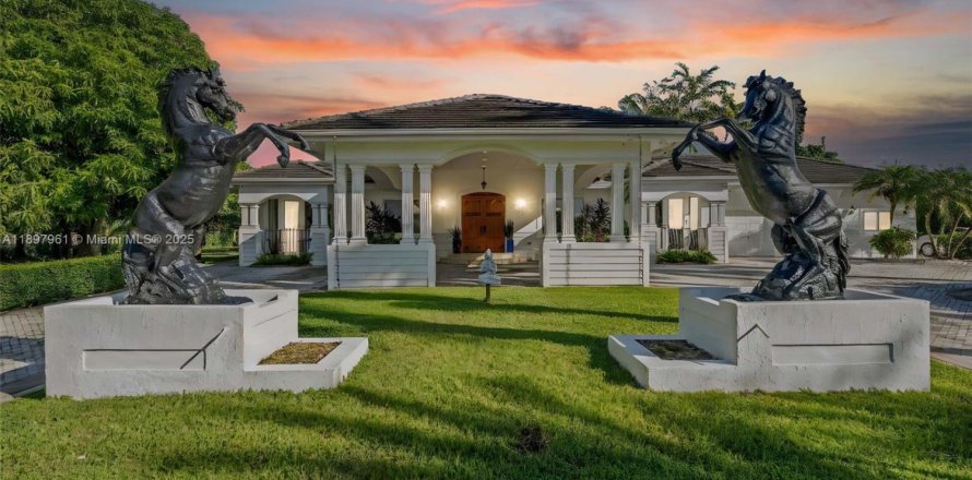 Casa en Homestead, Florida 6 dormitorios, 391.4 m2 № 1949551