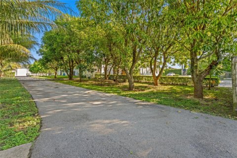 Casa en venta en Homestead, Florida, 6 dormitorios, 391.4 m2 № 1949551 - foto 23