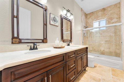 Casa en venta en Homestead, Florida, 6 dormitorios, 391.4 m2 № 1949551 - foto 16