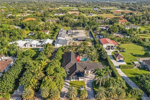 Casa en venta en Homestead, Florida, 6 dormitorios, 391.4 m2 № 1949551 - foto 29